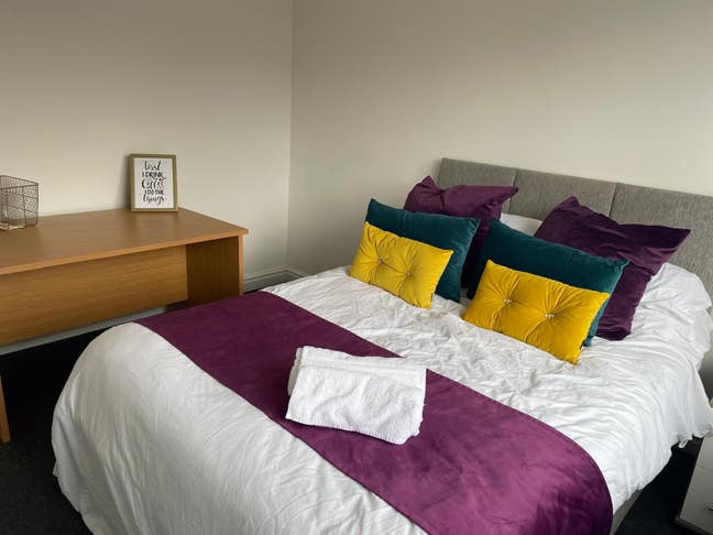 🌟 Double with Ensuite nr Trafford Centre 🛍️✨ Main Photo