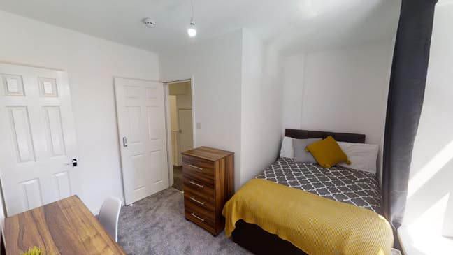 Double En-Suite in Popular Easton Location Main Photo