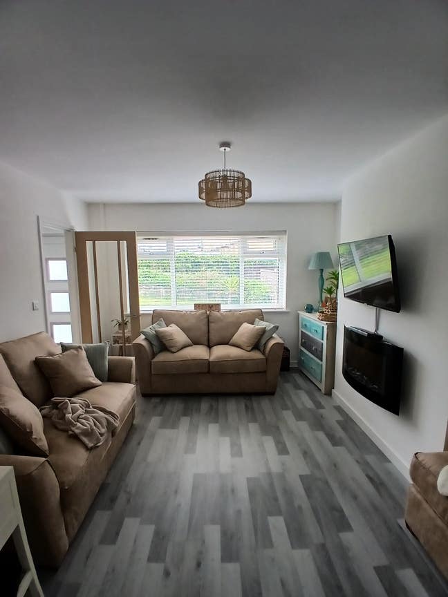 Small Single room, female preferred  Main Photo