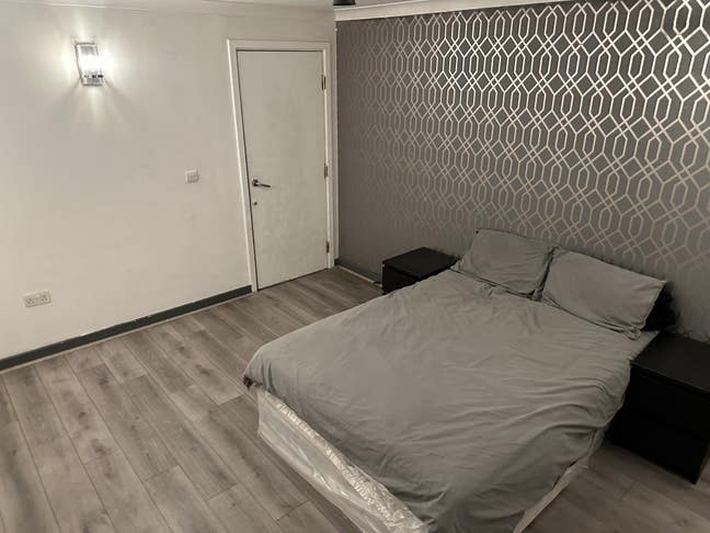 Superb Transport Links Big double Room  Main Photo