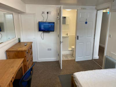 FULL En-suite room - Evesham Town Centre  Main Photo