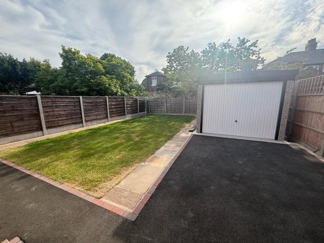 Professional Executive Rooms in Chorlton Main Photo