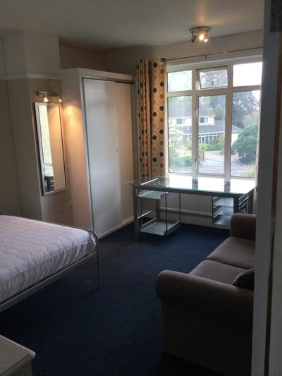 Great spot - walk to Bath Uni or free bus to town! Main Photo