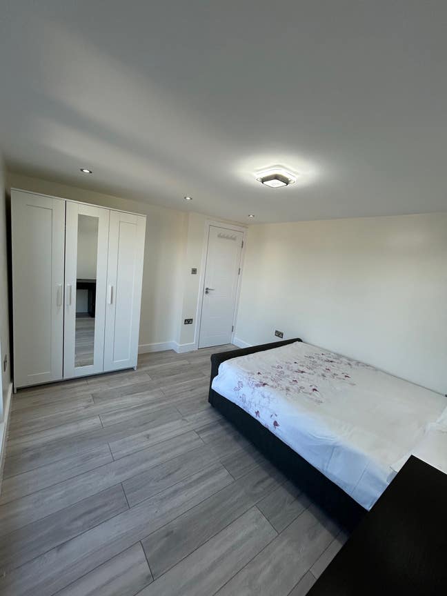 New Spacious Double bedroom  Fully Furnished  Main Photo