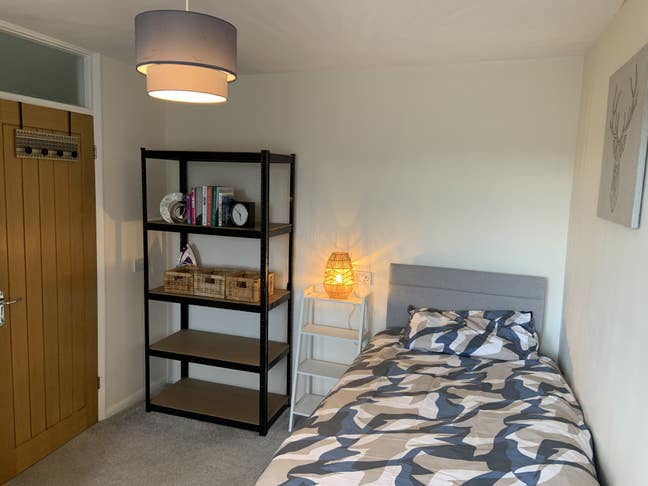 Spacious single occupancy room in Chingford Hatch  Main Photo