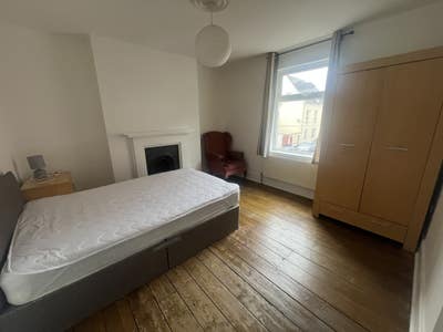 Double Ensuite Room in Barnstaple Town Centre Main Photo