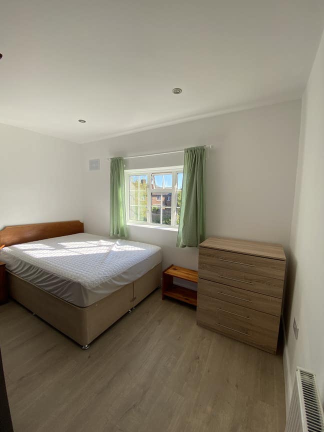 Beautiful Spacious4bedrooms for Healthcare staffs  Main Photo