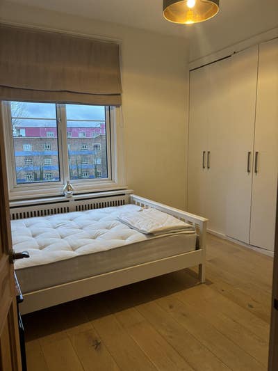 Cosy double bedroom for a professional Female  Main Photo