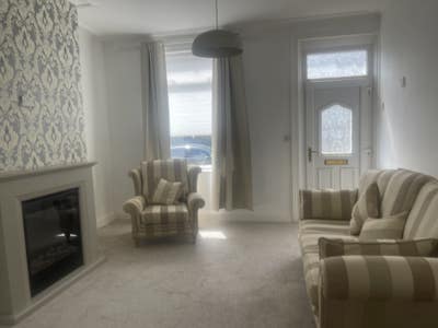 Close to low moor train stations/ quiet / clean Main Photo