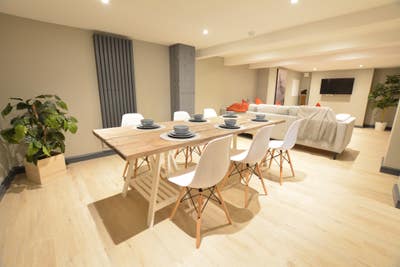 2 Double bed rooms available! Close to station Main Photo
