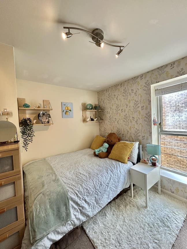 Double room for rent in West Silvertown! Main Photo