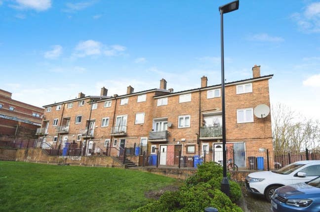 3/4 Bedroom Next to Children Hospital & UOS Main Photo