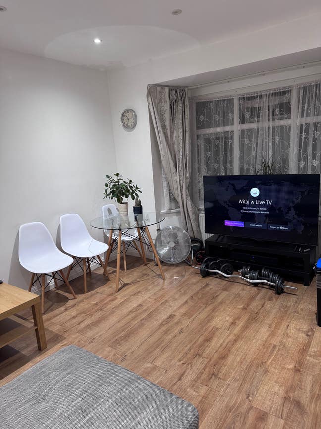 Room to rent for one person  Main Photo