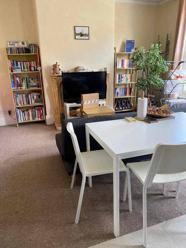 Small double bedroom available in central Exeter Main Photo