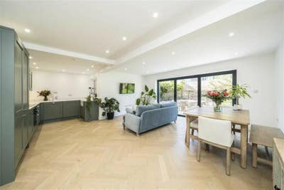Newly renovated Bright & Spacious 3Bed/2Bath home Main Photo