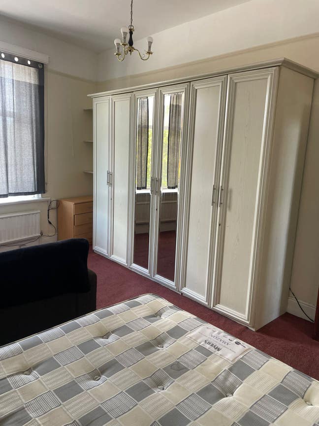 Double  room  for  1  occupant  all  bills  Main Photo