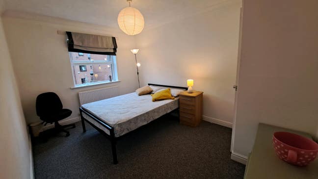 Female only flat at Wilmslow road, Withington  Main Photo