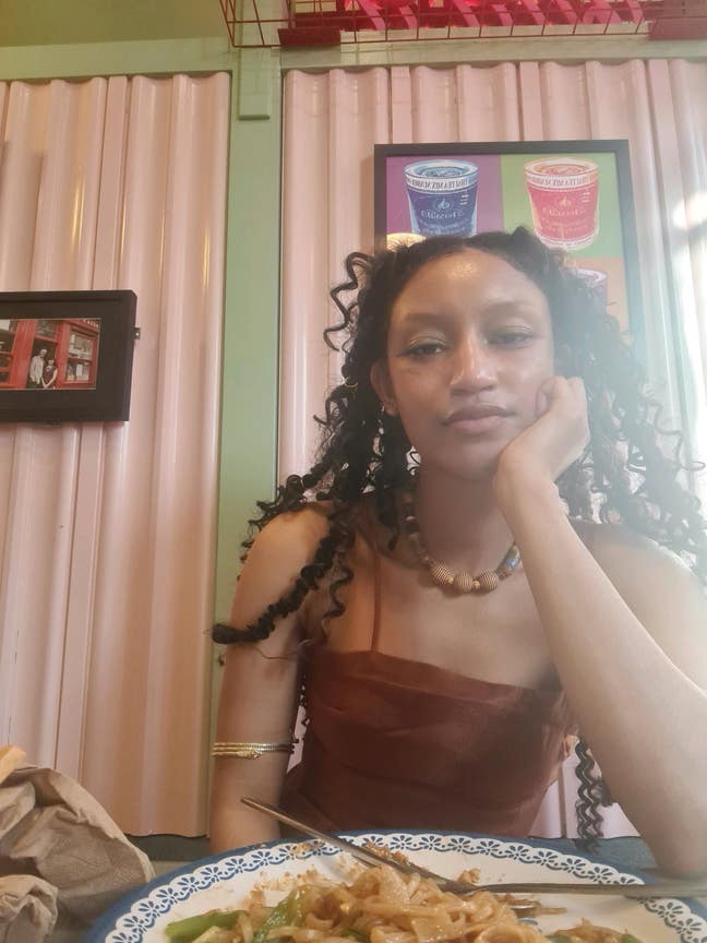 Student Seeking Cozy Room in Queen's Park/Kilburn Main Photo