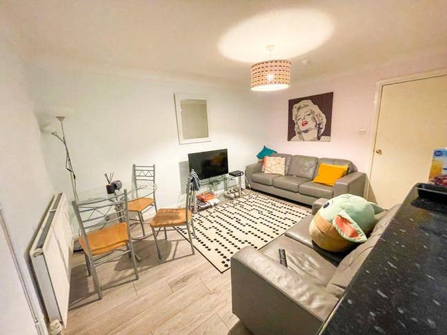 ☀️ Enjoy Life! Sociable House close to  t/centre! Main Photo