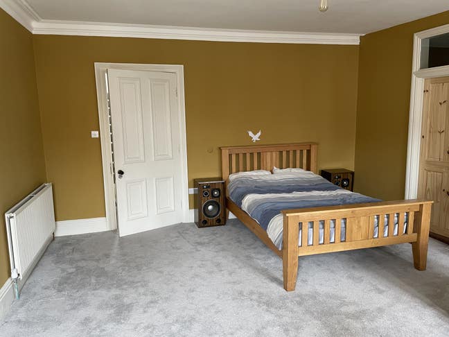 2 Rooms to let in large period property. Main Photo