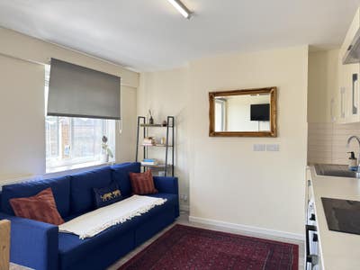 Modern 4-Bed Home with Balcony & Open Plan Living Main Photo