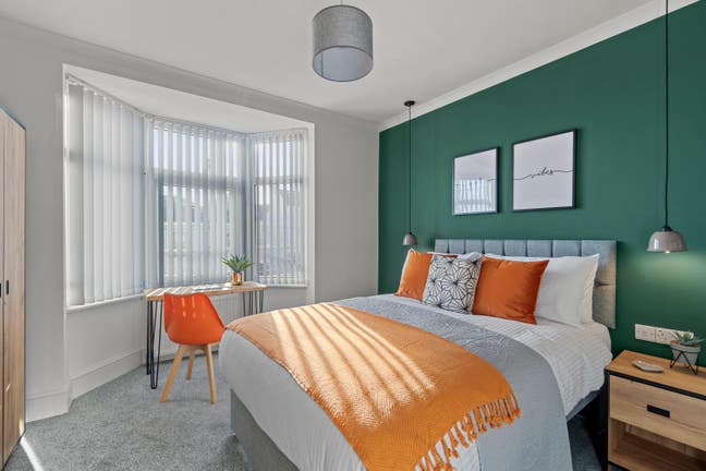 Blissful Beaumont - Huge Ensuite Room Available!  Main Photo