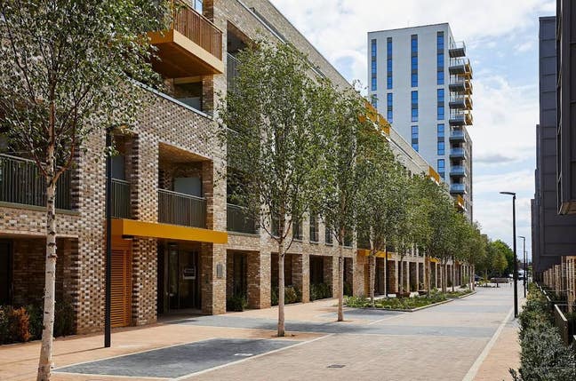 Spacious Fully Furnished Apartment in Upton Park Main Photo