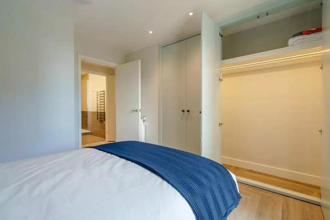 Room for a female in Wembley Park - Alameda Main Photo