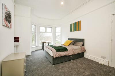 All bills included in new furnished double room  Main Photo