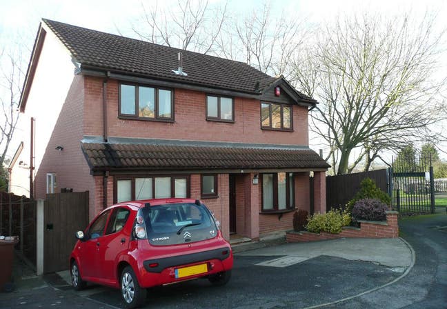 Furnished Double Room in Friendly House Main Photo