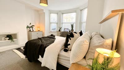 Double Ensuite | Town Centre | Deposit Free Main Photo