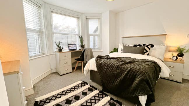 Double Ensuite | Town Centre | Deposit Free Main Photo