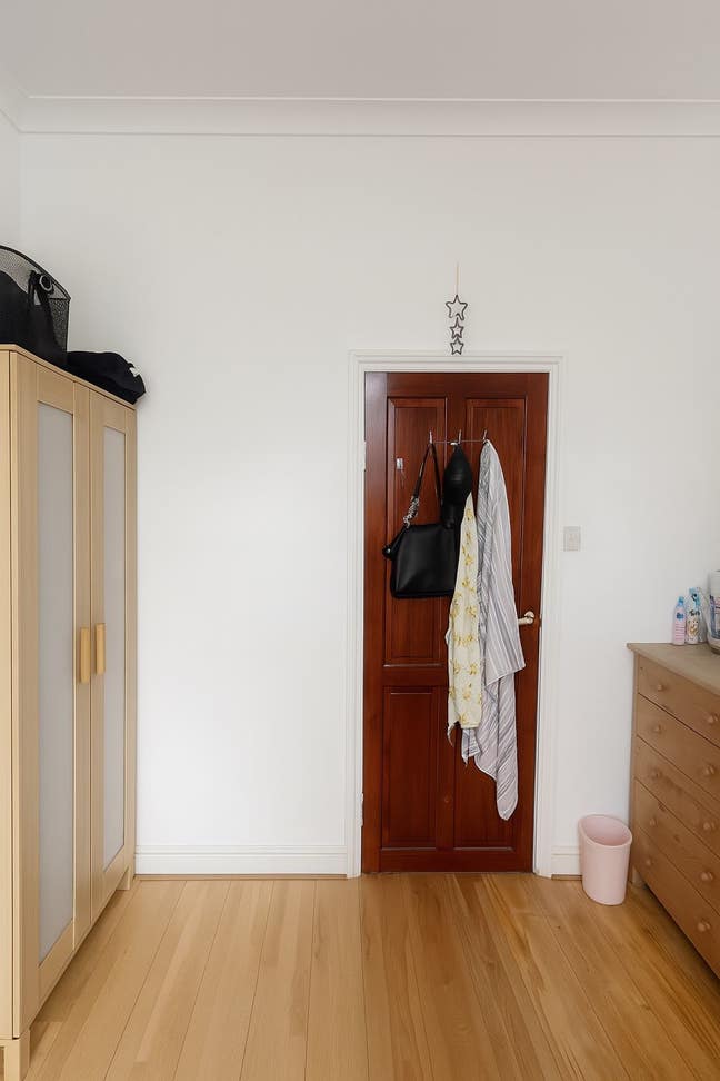 Room available for professional female  Main Photo