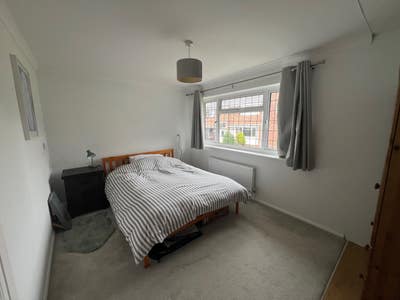 Double room in clean, quiet 3 bed house  Main Photo