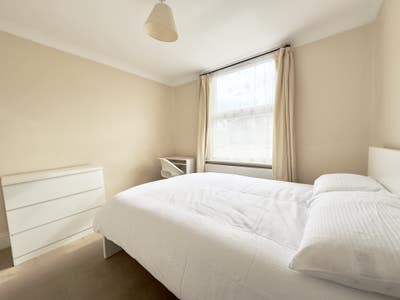Stunning Ensuite in the Heart of Wimbledon!!!! Main Photo