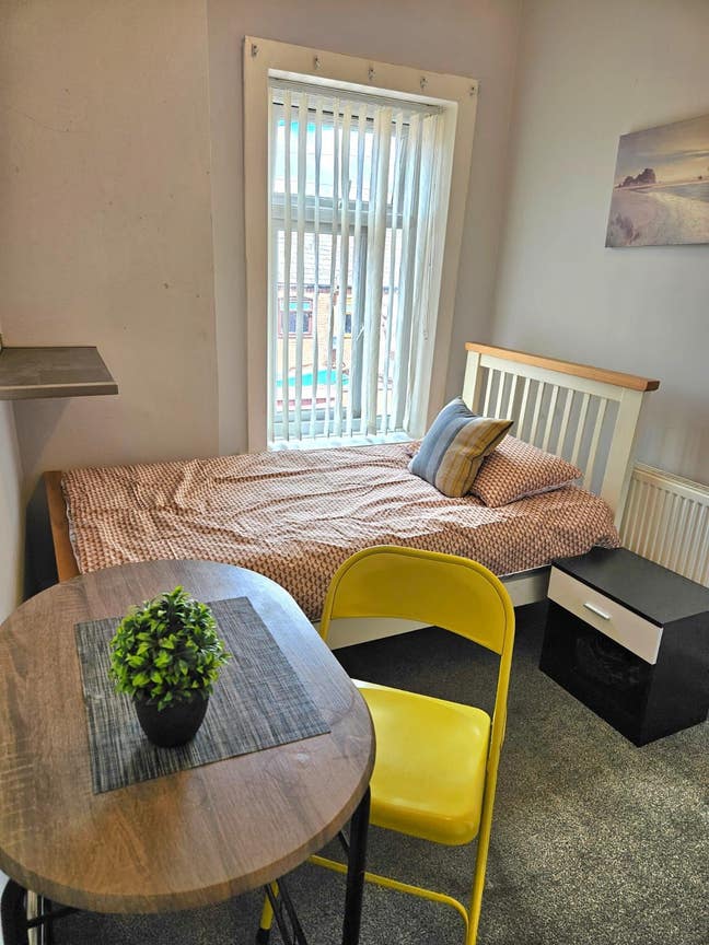 Beautiful Single Room  /house share Main Photo