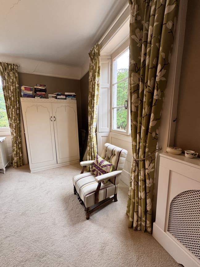 Large, beautiful, comfortable bedroom  Main Photo