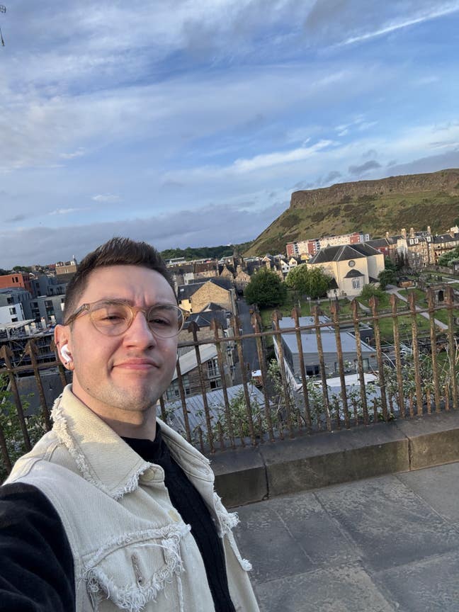 Professional looking for a room/new flat share Main Photo