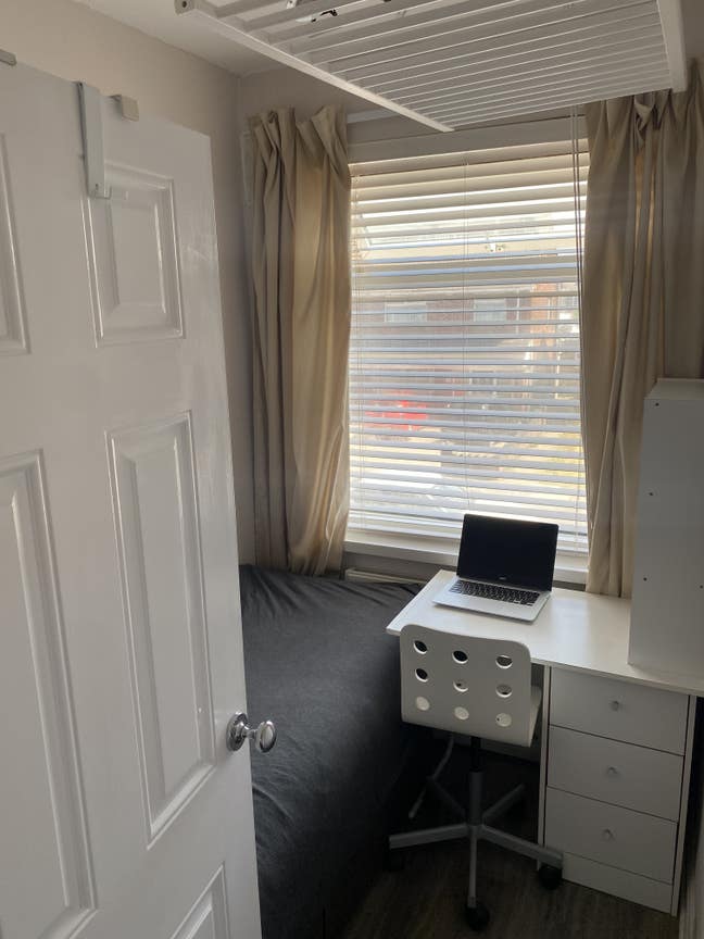 Small bedroom to let Main Photo
