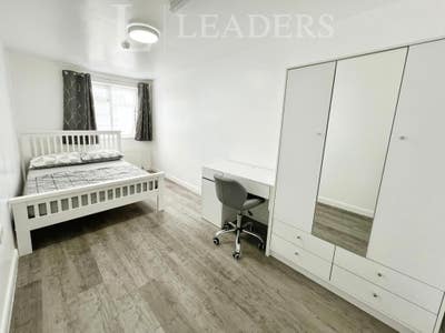 Brand New Refurbished Furnished Room Main Photo