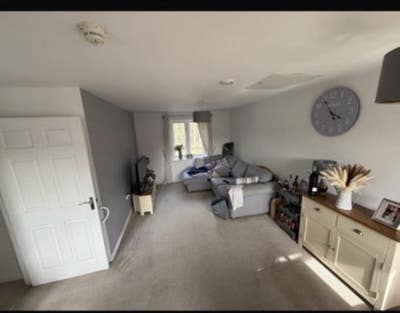 Fully furnished 2 bed flat (no deposit) Main Photo
