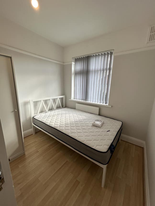 Cosy, bright double room in friendly houseshare Main Photo