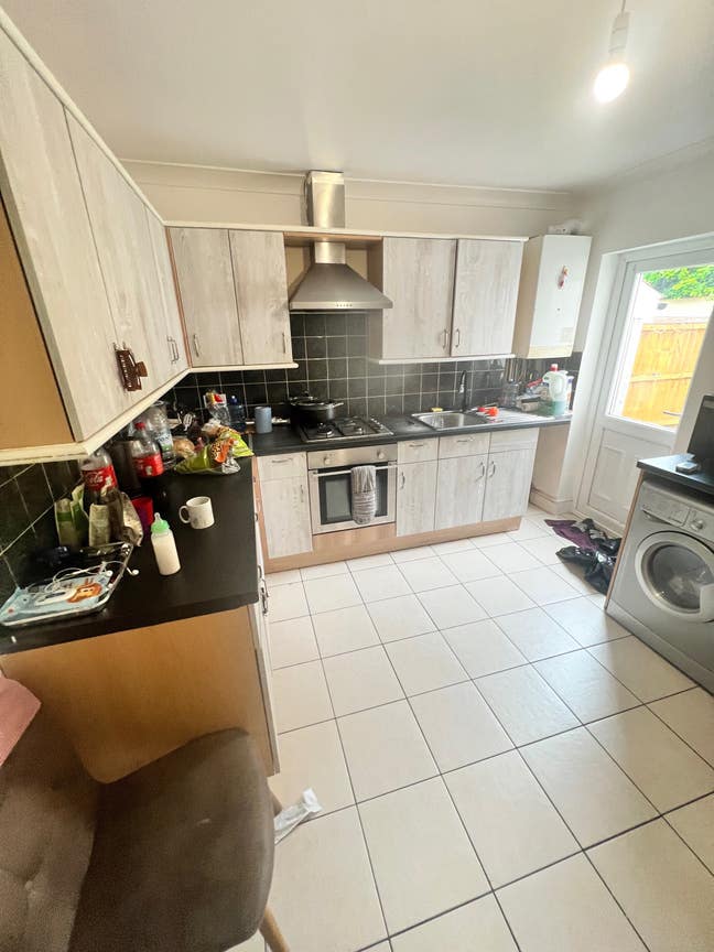 2 bed house for rent in grays. Main Photo