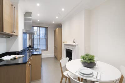 Furnished Studio Flat off Kings Road - Garden Main Photo