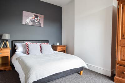 Modern Double Room, Close to Train Station Main Photo