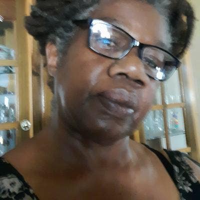 69+  year old Female seeks a single or double room Main Photo
