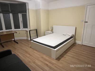 Extra large room Cowick Lane EX2 9HP Main Photo