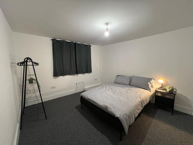 4 Furnished Rooms - NO DEPOSIT Main Photo