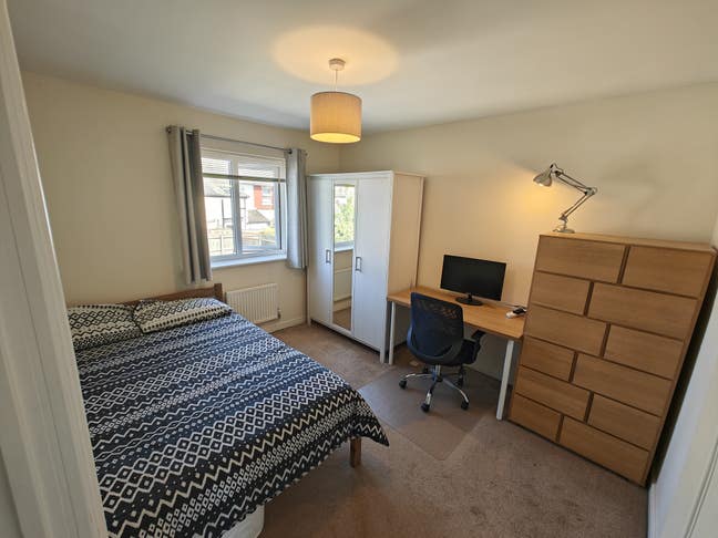 Large Double Bedroom For Young Professional Main Photo