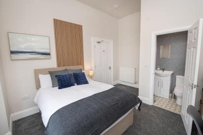 Double Room En-Suite - HU8 Main Photo